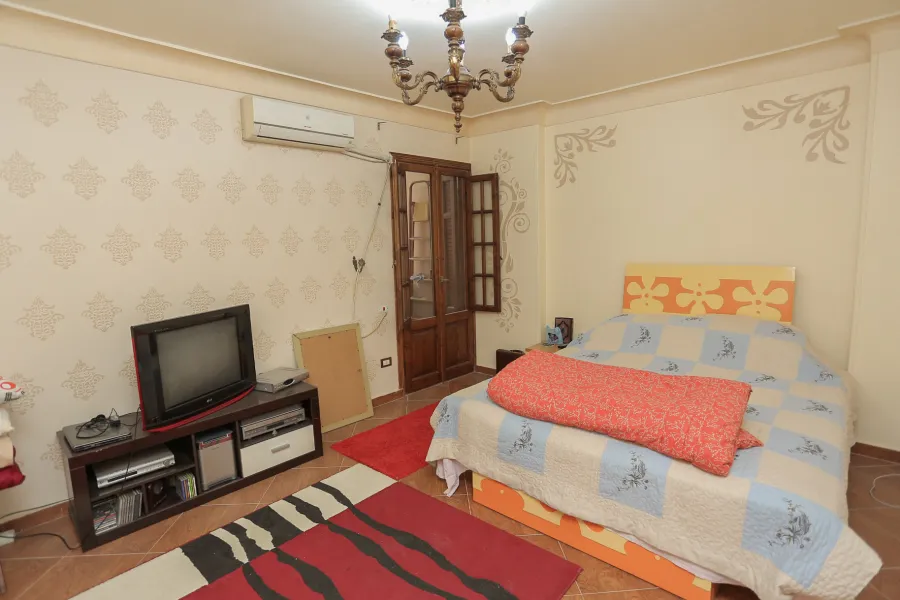 شقة للبيع 140م جناكليس (خلف BTM - خطوات من شارع ابو قير)