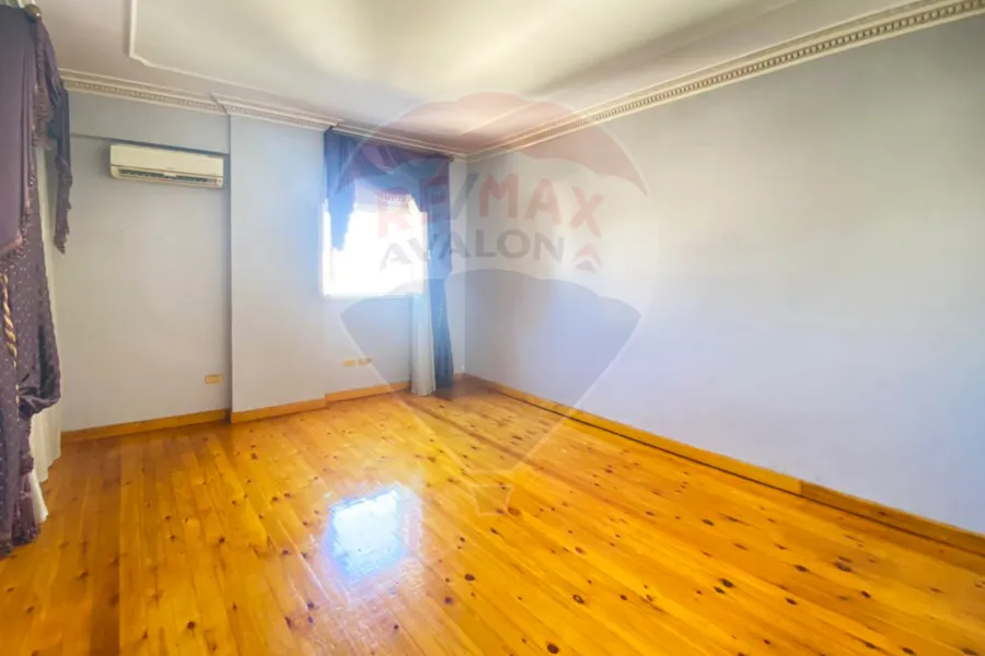 شقة للإيجار 230 م لوران (خطوات من ش شعراوي)