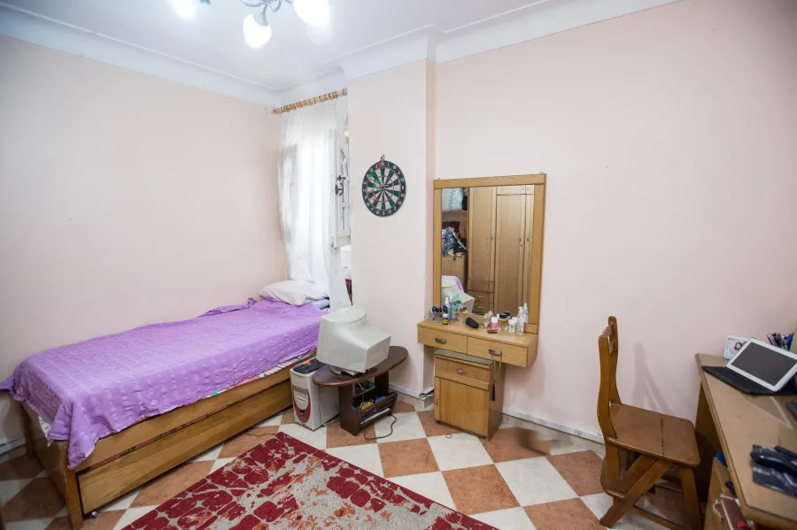 شقة للبيع 82 م صافي محرم بك ( ش الرصافة )