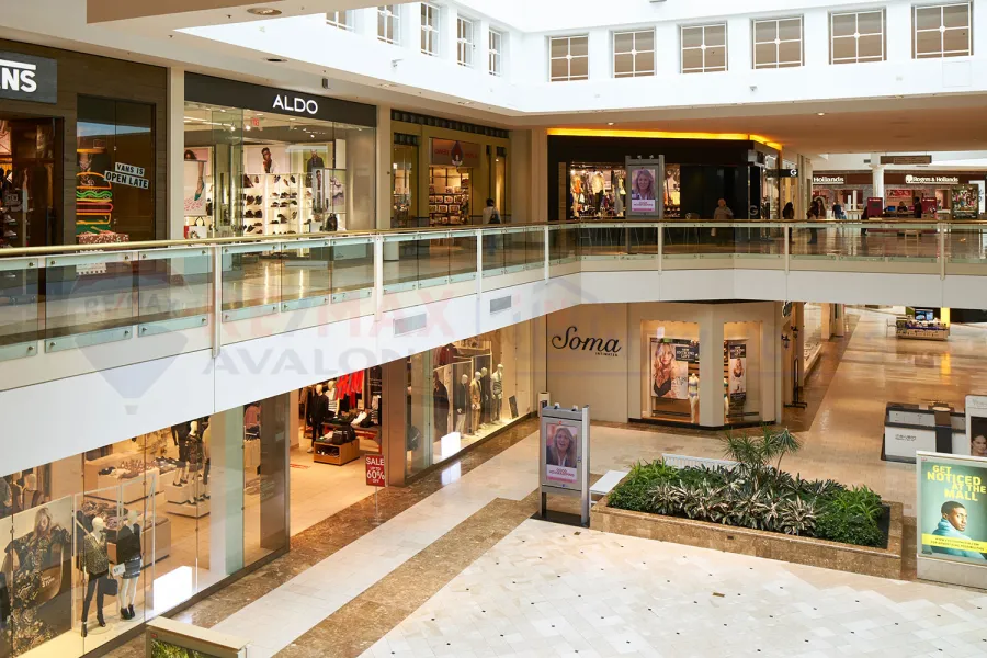 محل للبيع 95 م (مول صواري)