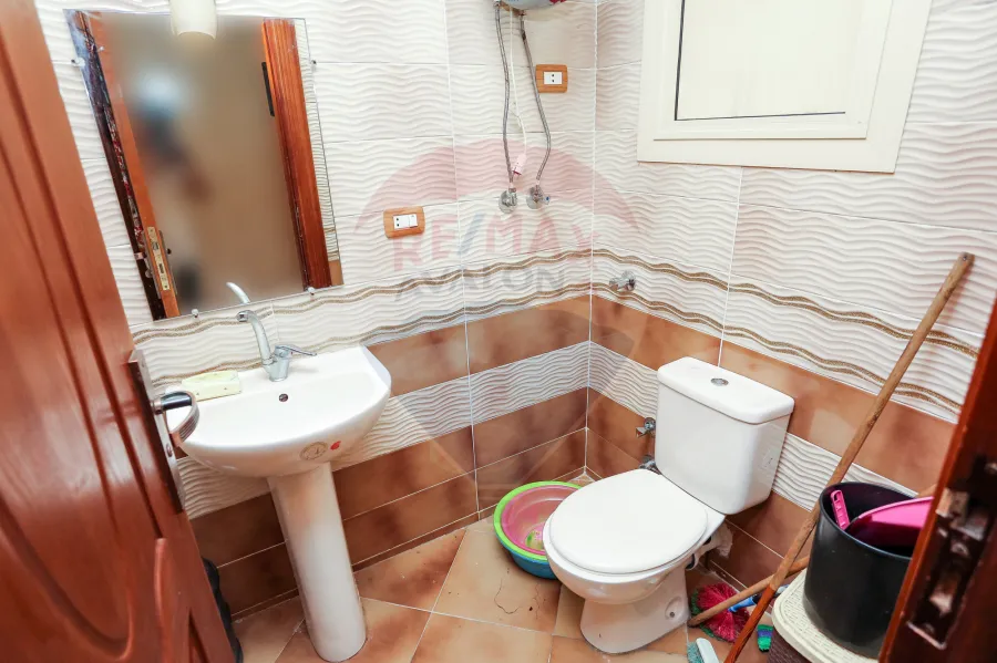 شقه للبيع 265 م صافي جليم (شارع ابوقير مباشرة - تطل علي ميدان جليم)