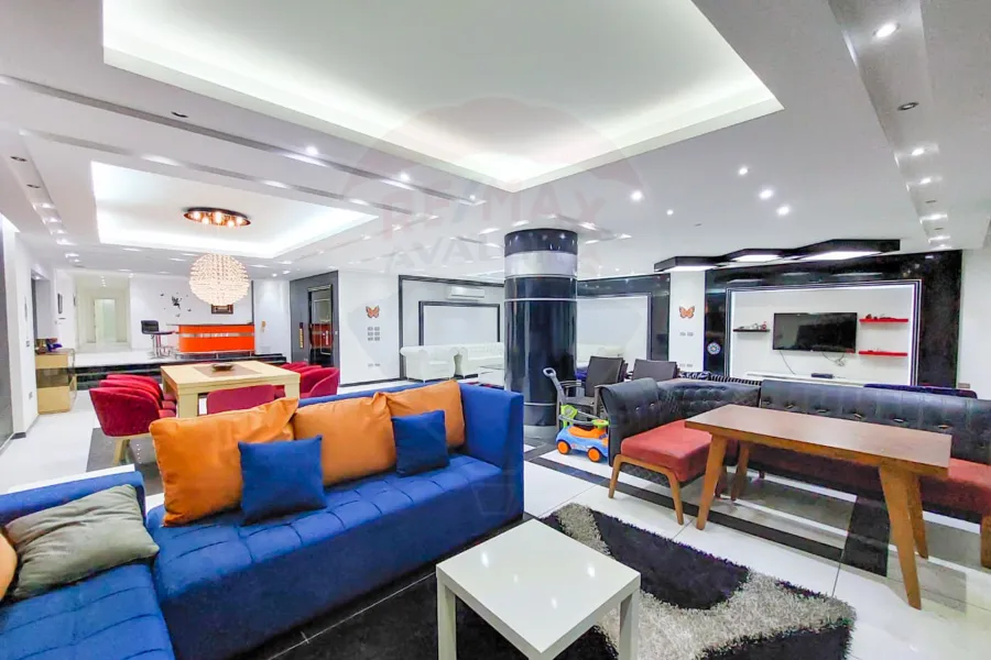 شقة للبيع 400 م سابا باشا (علي البحر مباشرة)