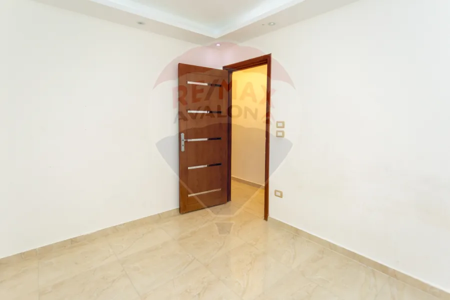 شقة مرخصه للبيع 120 م سموحه (كومباوند في ش النصر)