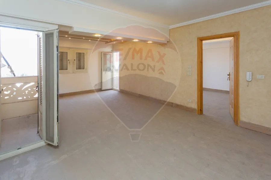 شقة للبيع 131 م سموحة (بجوار جرين تاورز)-1