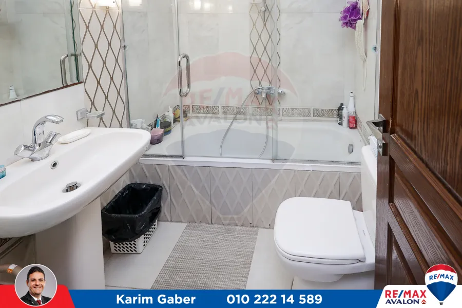 شقة للبيع 245م سموحة (منطقة الفيلات)