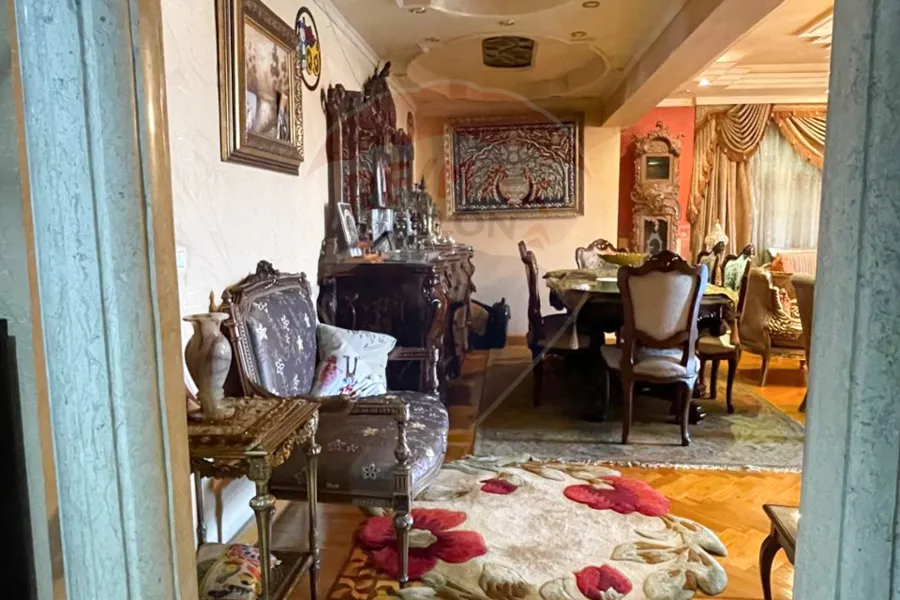 شقة للبيع 216 م سموحة (ش أدمون فريمون)