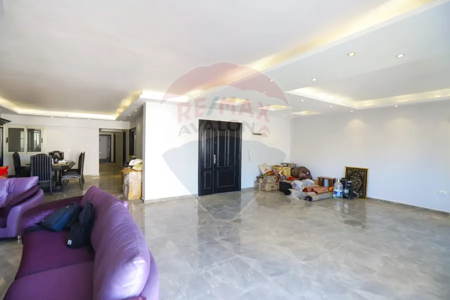 شقة للبيع 250 م رشدي (ش إبراهيم حلمي)