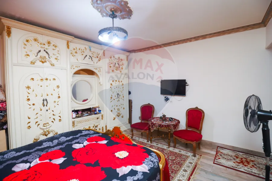 شقة للبيع 170م سموحة  (ش الريادة بجوار كومبوند السرايا)