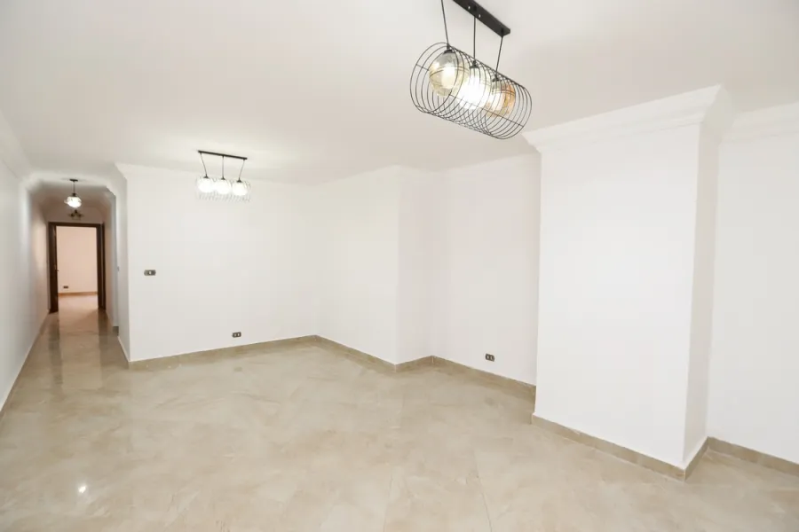 مكتب للايجار 120م جناكليس (ش أبو قير الرئيسي)