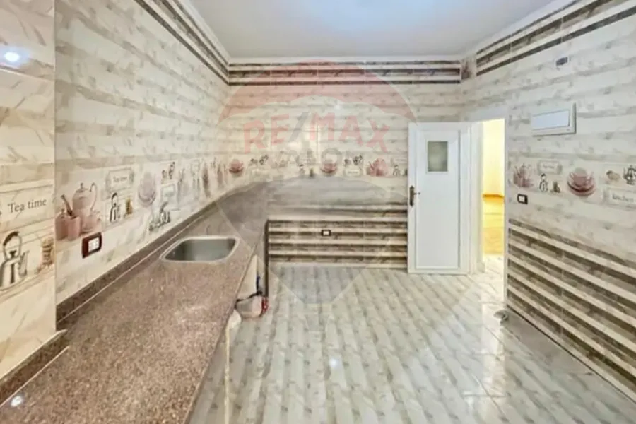 شقة للايجار 140 م سابا باشا (علي الترام مباشر)