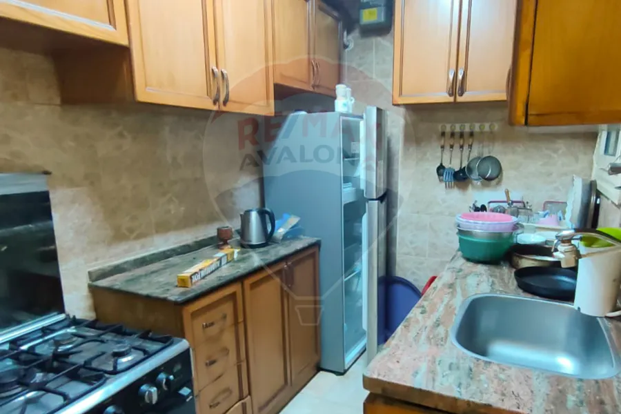 شقه للبيع  130م ميامى (ش الصرافة)