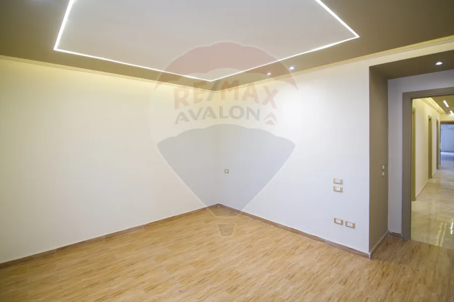 Apartment for sale 225 m Stanley (Steps from the sea - Stanley Towers) - 9,000,000 EGP