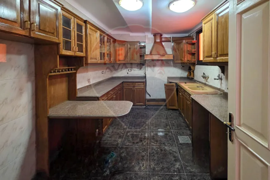 شقة دوبليكس للبيع 320 م لوران (متفرع من ش سرهنك)