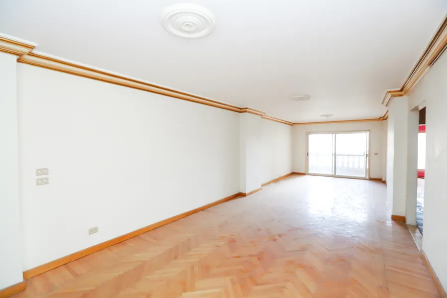 شقة للبيع 191 م سموحة ( ش كمال الدين صلاح ) -