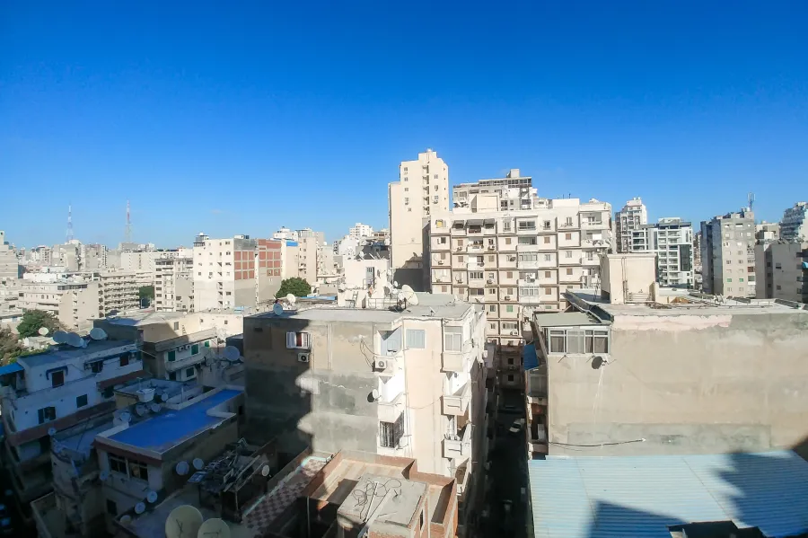 شقة للبيع 215 م سابا باشا ( خطوات من الترام )