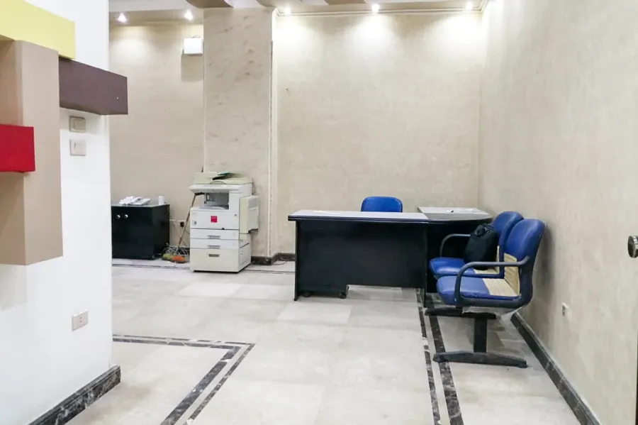 مكتب إداري للإيجار 120 م لوران (ش أبو قير الرئيسي ) - يصلح لكافة الأنشطة