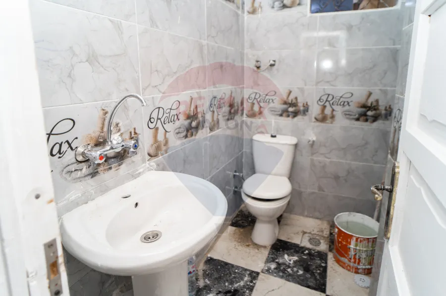 Administrative apartment for sale 220 m Sporting (steps from Abu Qir St.)
