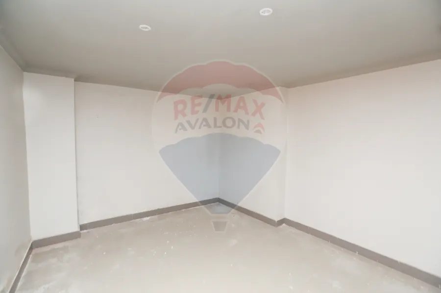 Shop for rent 260 m Stanly (Sec Num from the sea )