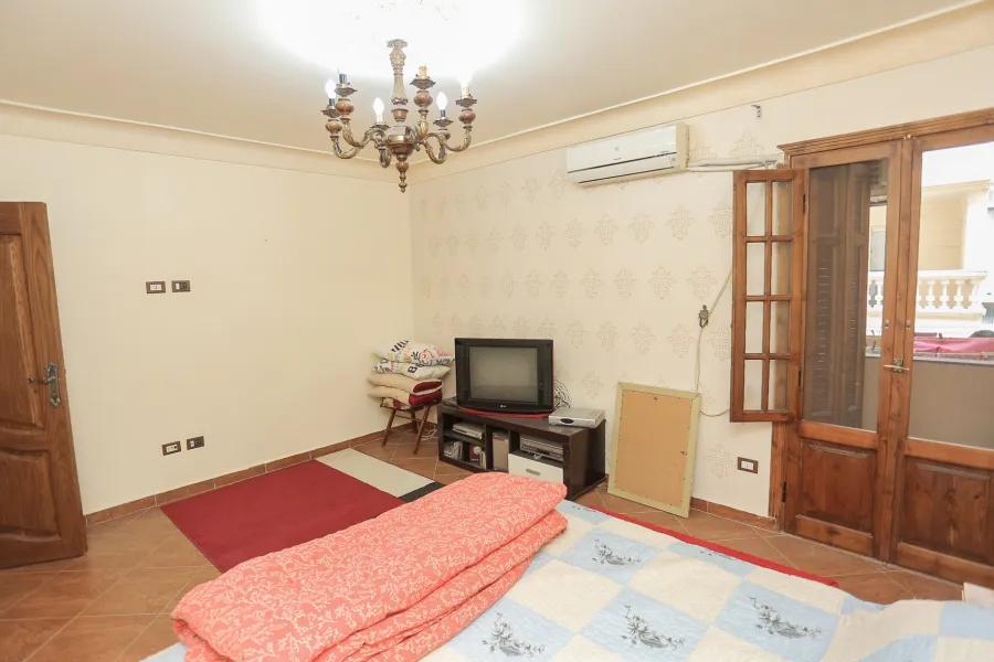 شقة للبيع 140م جناكليس (خلف BTM - خطوات من شارع ابو قير)