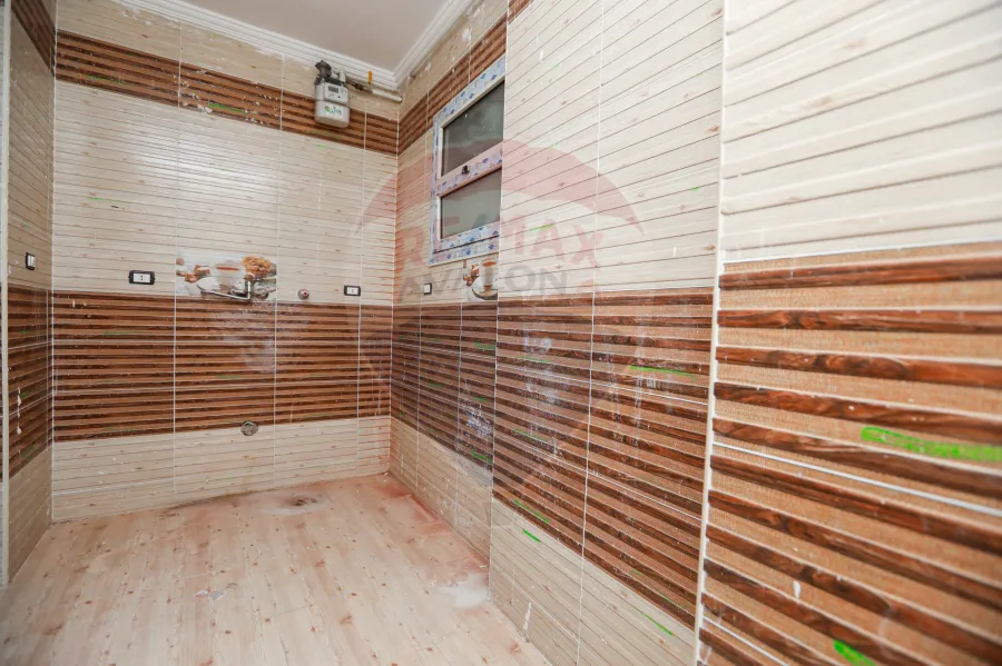 مقر إداري للبيع 140 م كفر عبده ( ش سكينة بنت الحسين)