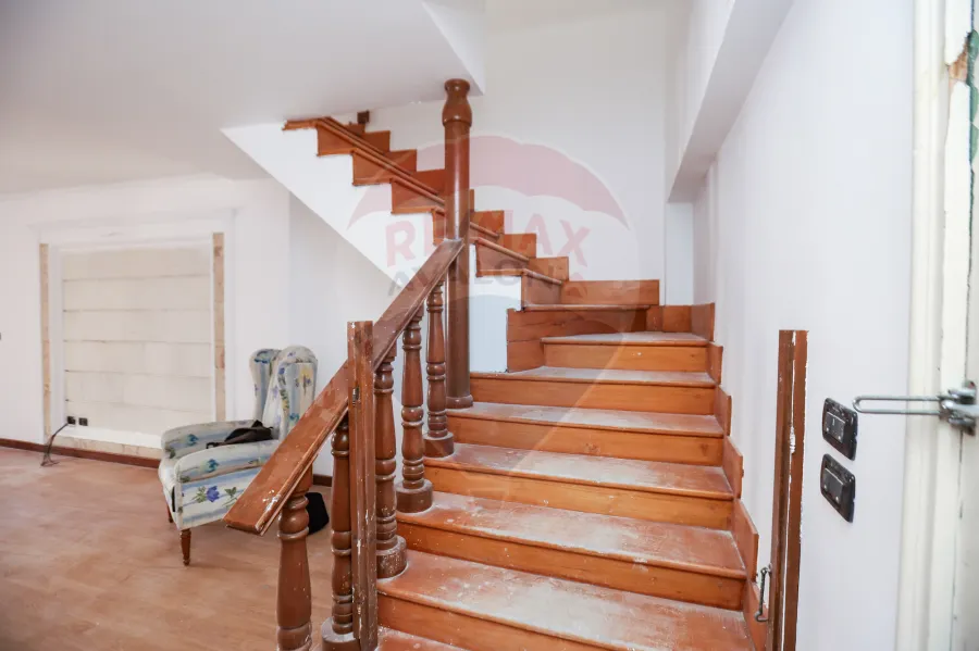 شقه دوبليكس للبيع 230 م السرايا (خطوات من البحر)