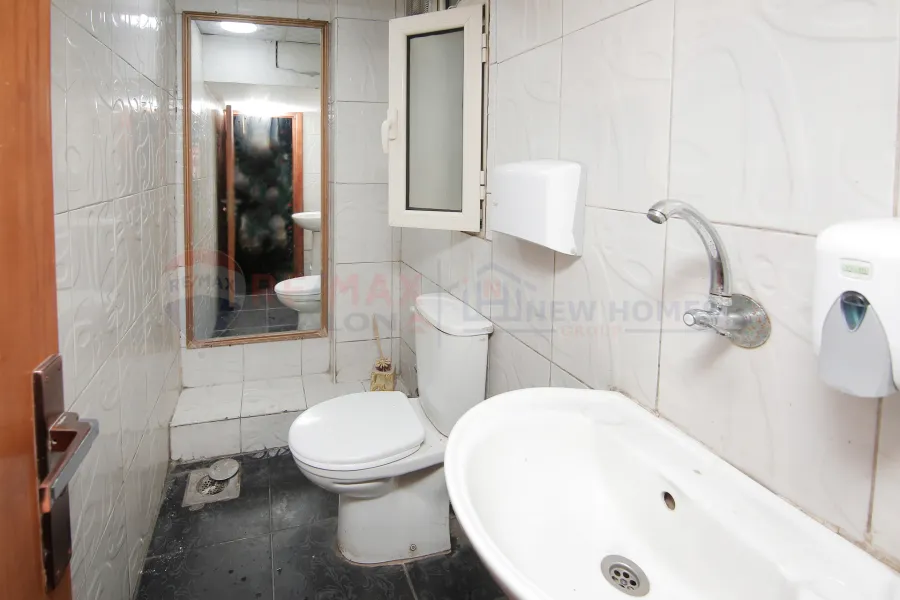 محل للإيجار المفروش أرضى 100م+ صندرة الإبراهيمية (على البحر مباشرة )