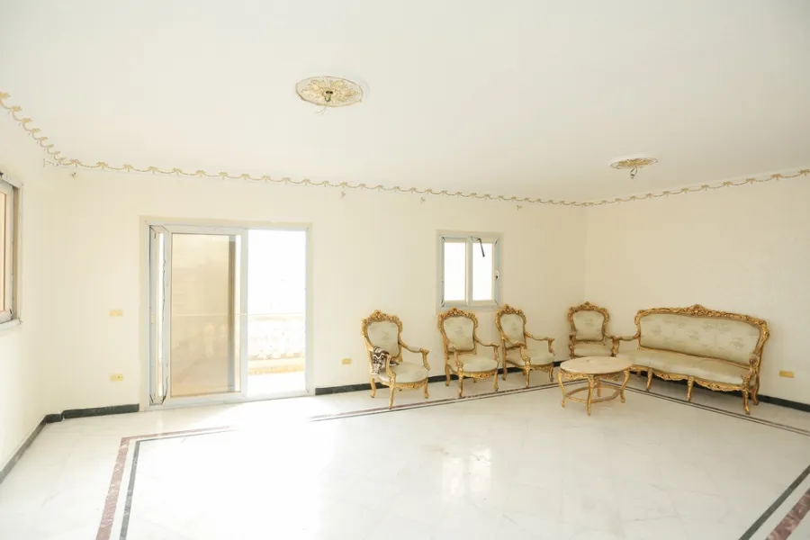 Apartment For Sale 210m Fleming (Moustafa Kamel St. - Steps From Tram Station)
