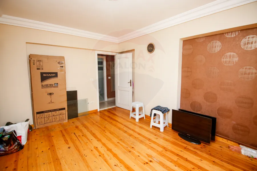 شقة للبيع 200 م سموحة (ش ادمون فريمون)