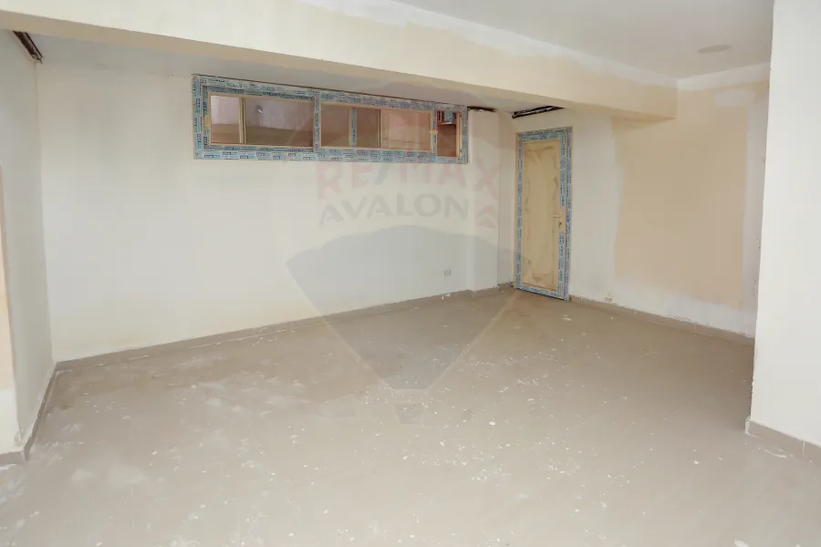 مقراداري للبيع 330 م  جناكليس (ش ابو قير)