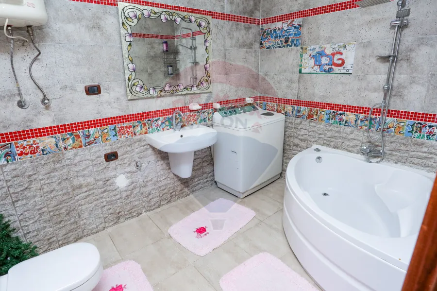 شقة للبيع 263 م جناكليس (خطوات من ش ابوقير)