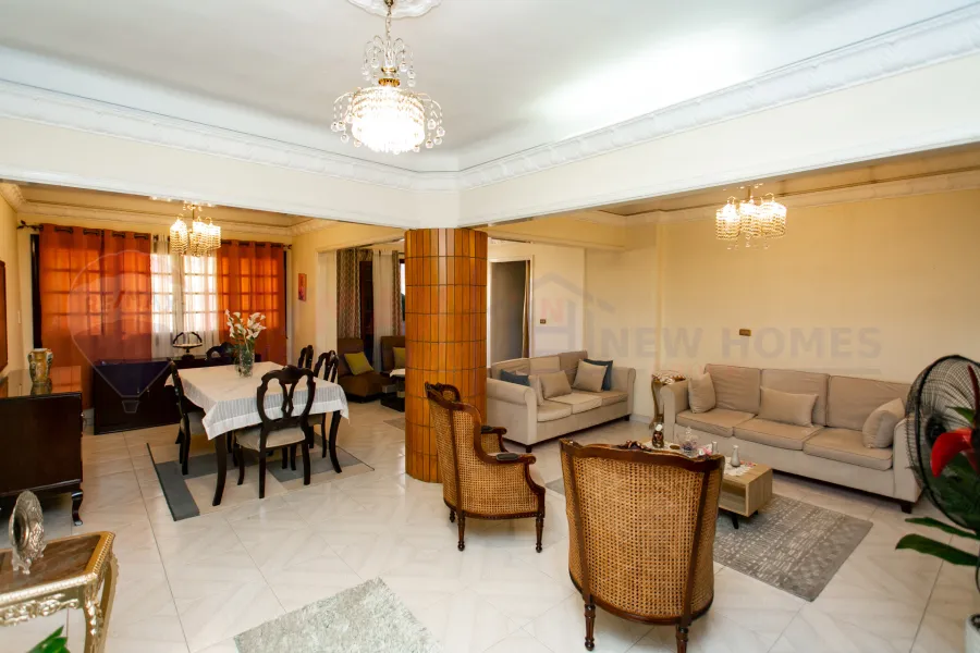 شقة للبيع 170 م رشدي (ش سوريا الرئيسى - خطوات من البحر)