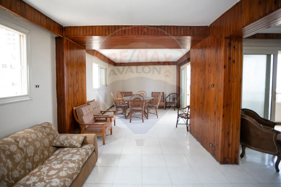 شقة للبيع 160 م سان ستيفانو (علي البحر مباشرة)