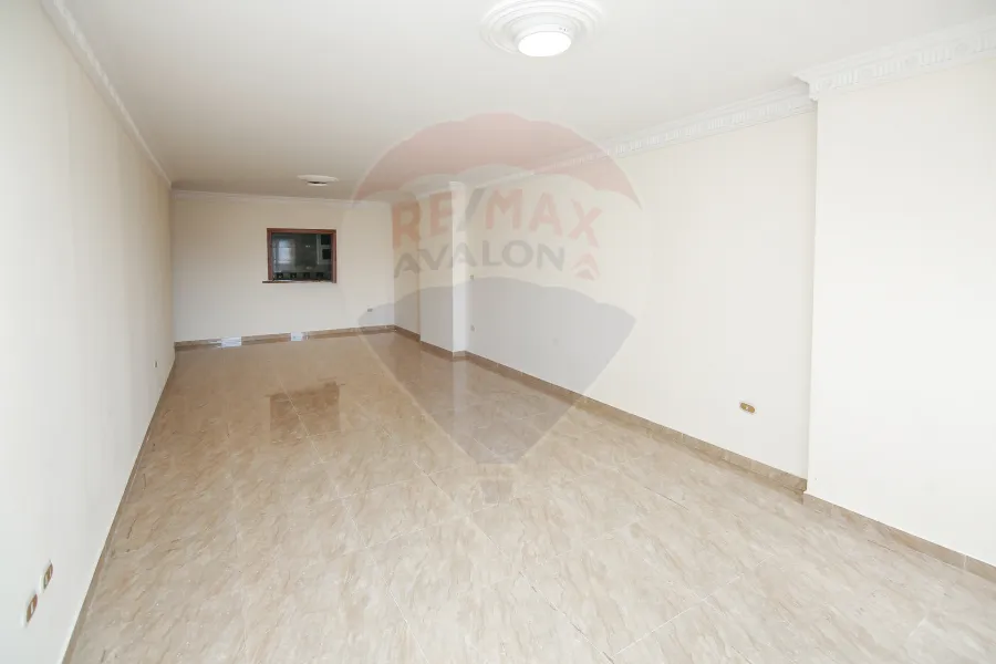 شقة للبيع 192 م الشاطبي (كوبري الجامعة - خطوات من البحر)