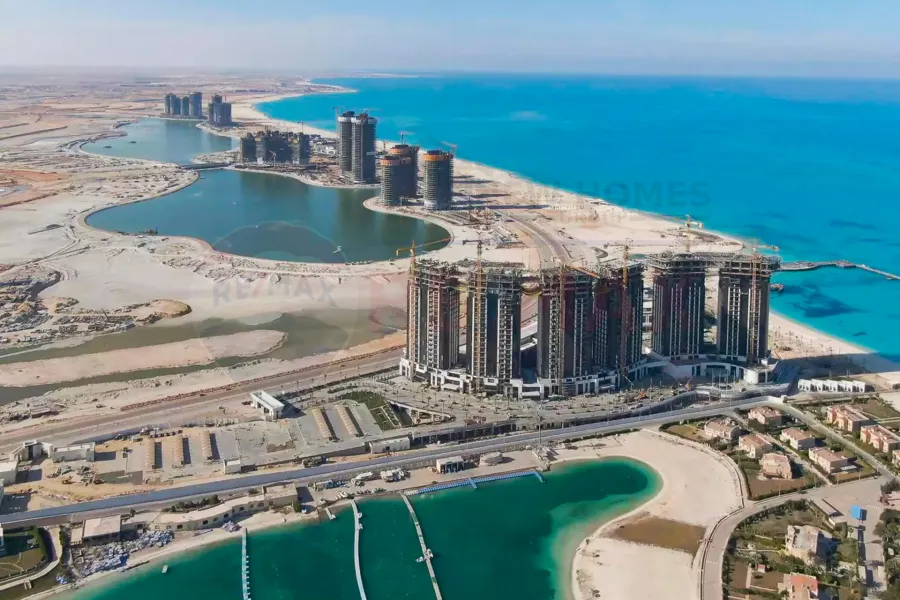 فيو  البحر والبحيرة ( the Gate towers - أبراج العلمين City Edge) -   شقة للبيع 84 م العلمين الجديدة