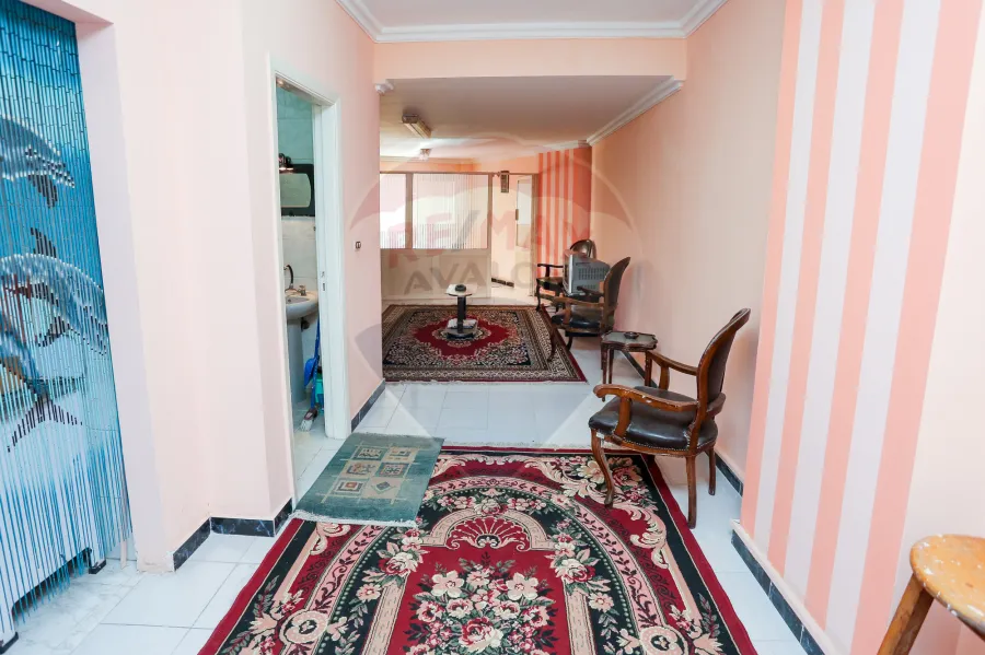 (مقر إدارى للإيجار 120 م كامب شيزار (شارع كلية الهندسة