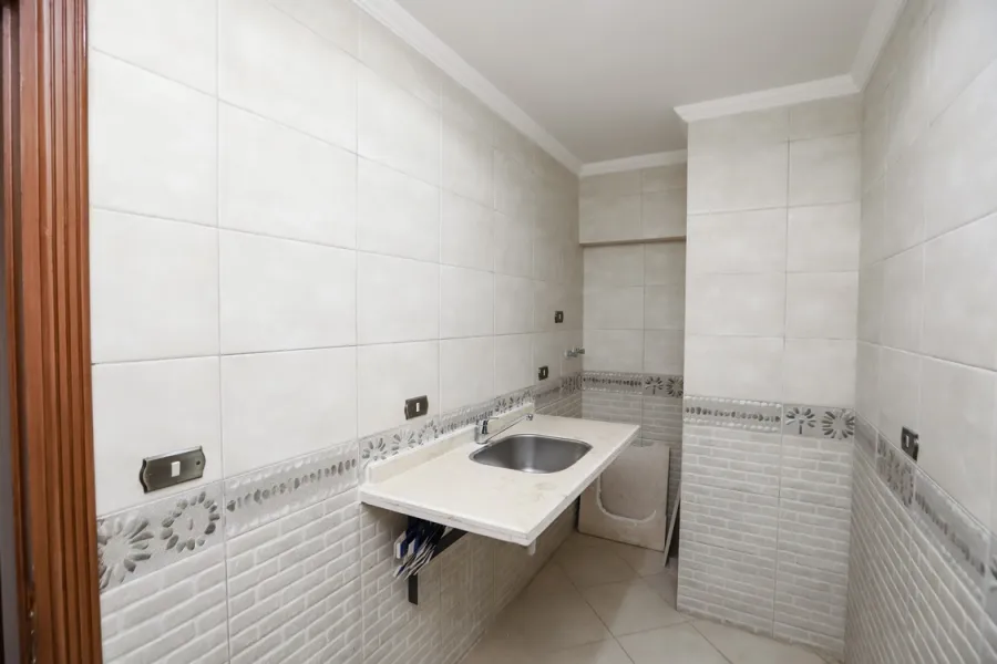 مكتب للايجار 120م جناكليس (ش أبو قير الرئيسي)