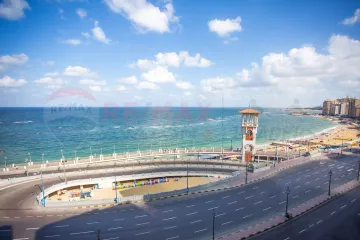 شقة للبيع 300 م ميامي (علي البحر مباشرة)