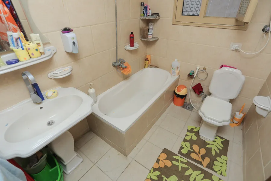 شقة للبيع 140م جناكليس (خلف BTM - خطوات من شارع ابو قير)