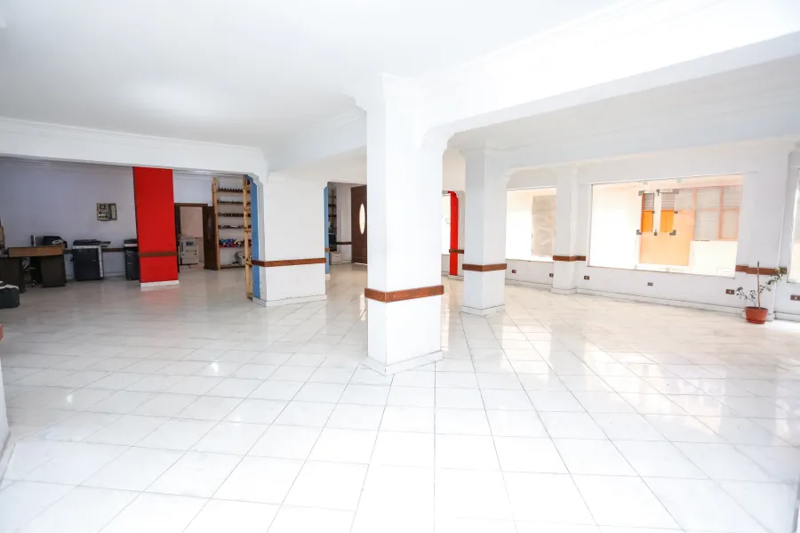 Commercial Unit for rent 400 m agricultural road directly