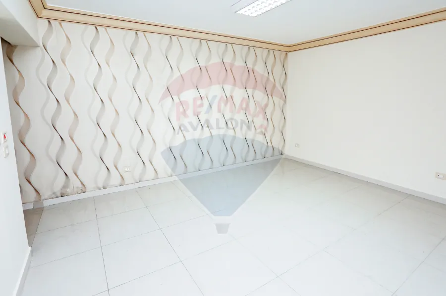 شقه اداري للايجار 250 م لوران ( شارع ابو قير )