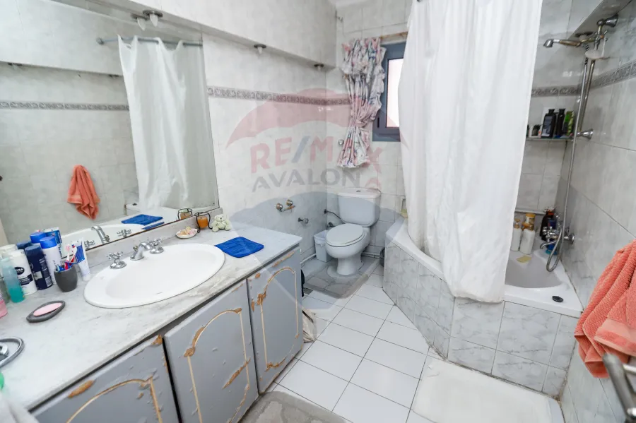 شقة للبيع 220 م سموحه ( تقسيم القضاه )