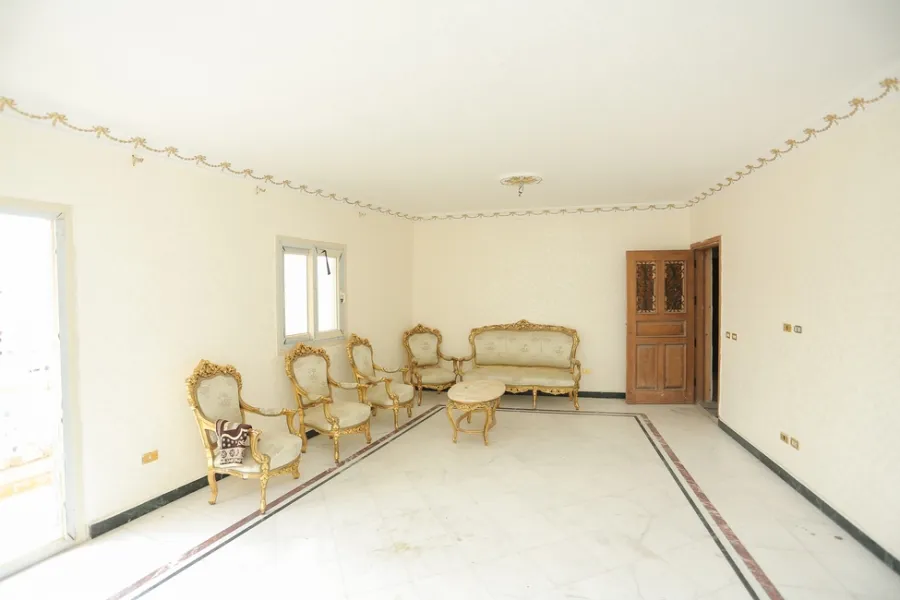 Apartment For Sale 210m Fleming (Moustafa Kamel St. - Steps From Tram Station)