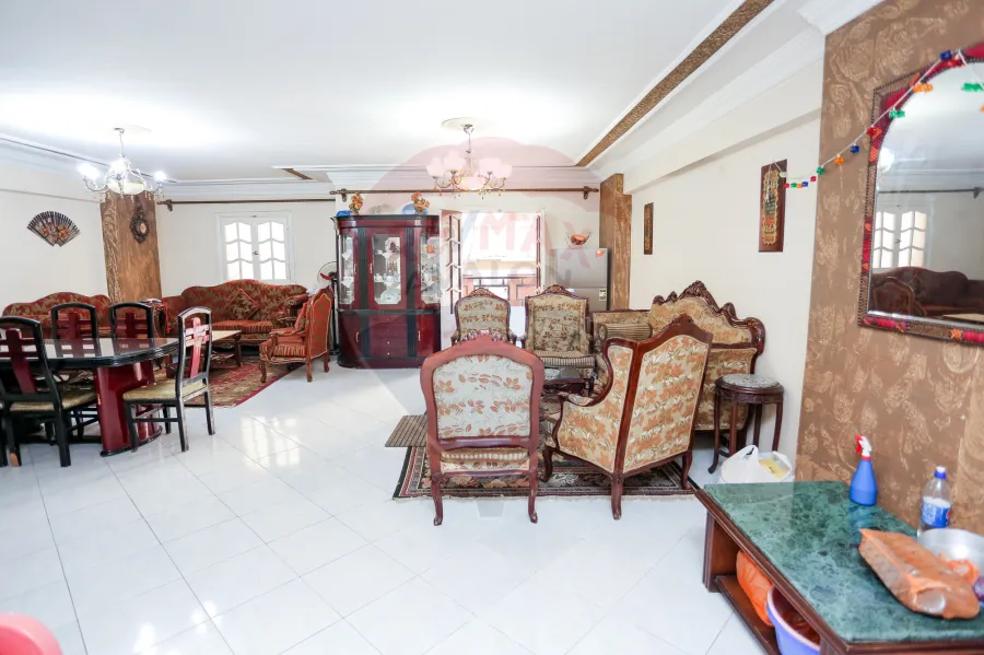 شقه للبيع 165 م كامب شيزار (خطوات من كليه هندسه)