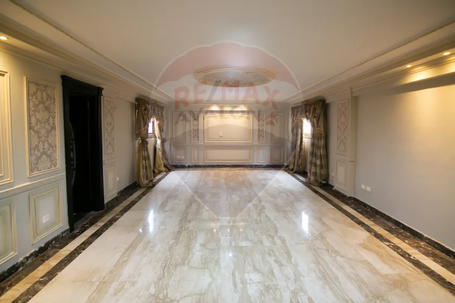 Apartment for sale 190 m Rushdi (second number from the tram)