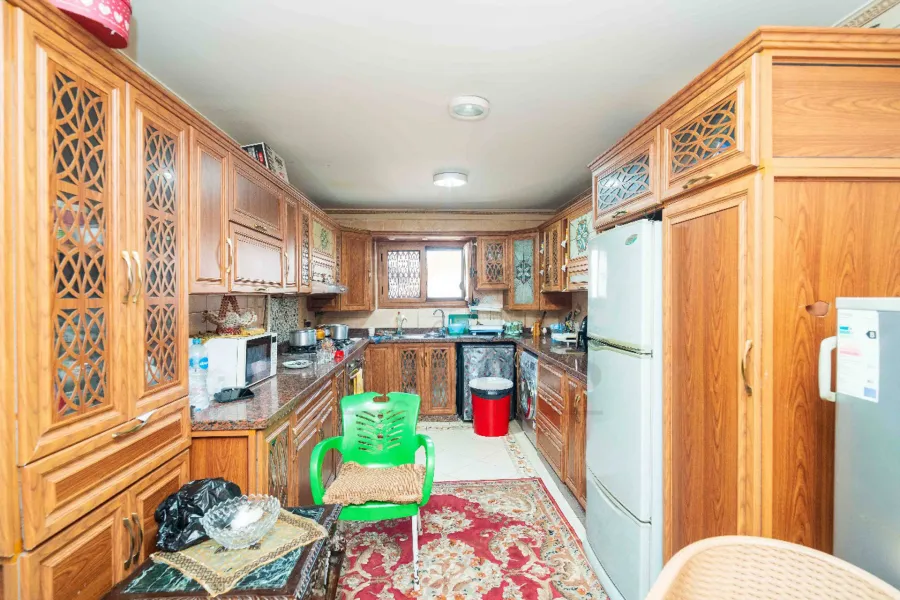 شقة للبيع 310 م كامب شيزار (جانبي البحر)