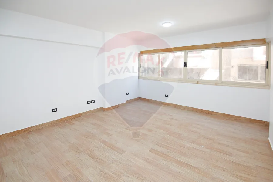 مقر اداري للبيع 315 م كفر عبده (ش قرداحي)