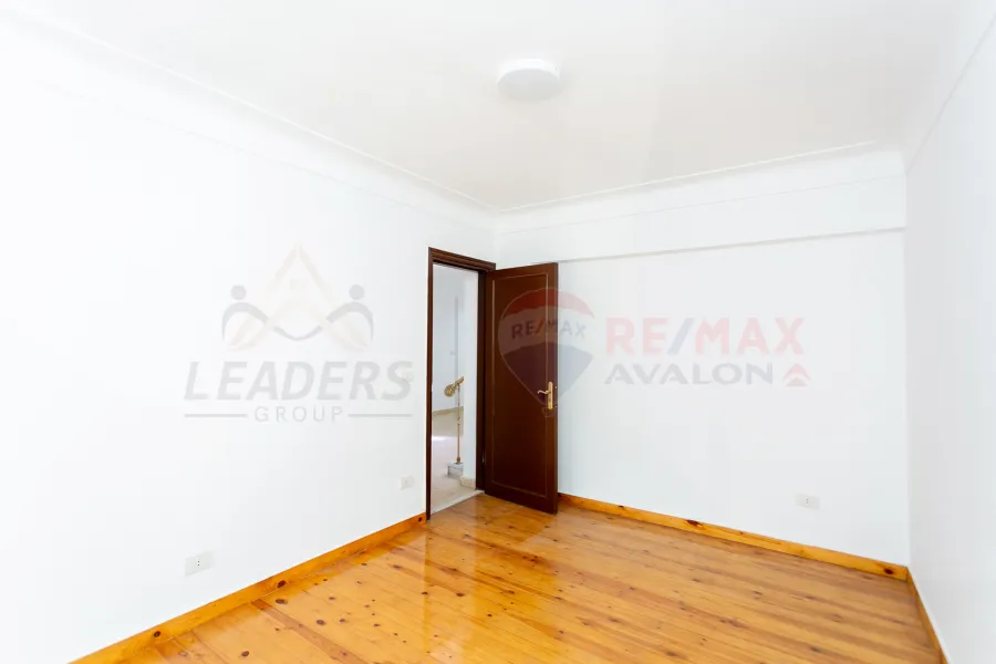 شقة 3 ادوار Triple للبيع 367 م لوران (خلف البنك الاهلي)