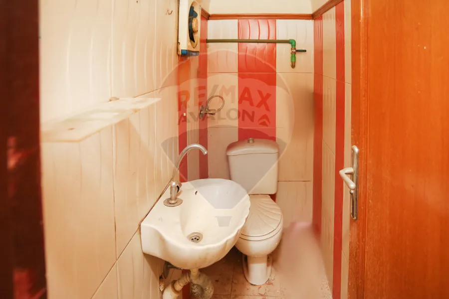 محل45 م للايجار سابا باشا (على الترام مباشرة )