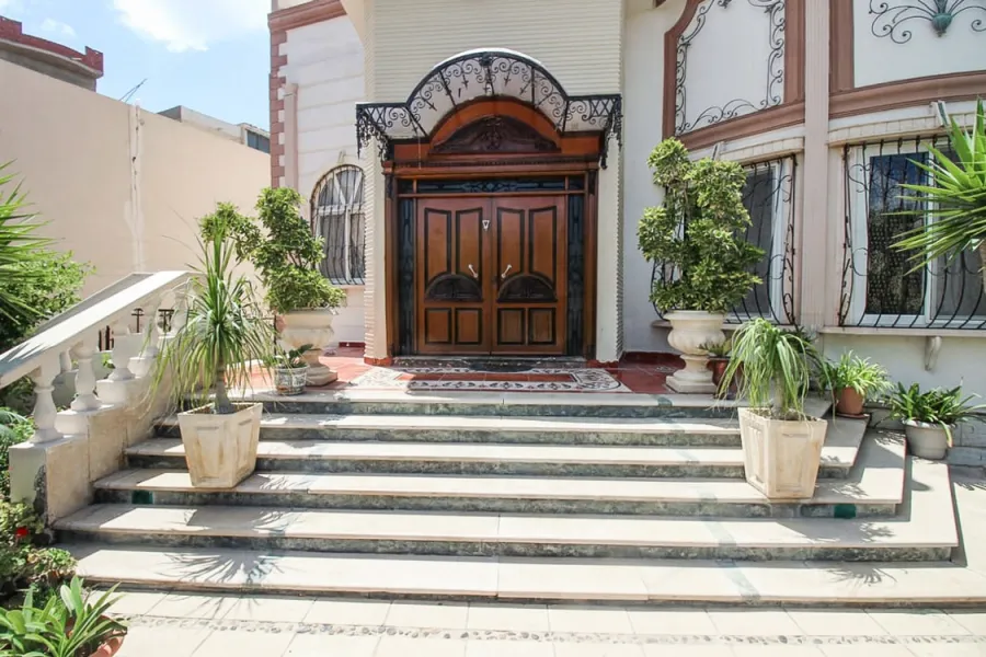 Villa for sale 2100m El-Maamoura (In front of the marine collage)