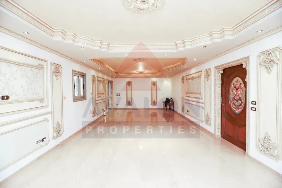 شقة للايجار220 م سموحة (ش بهاء الدين الغتورى)